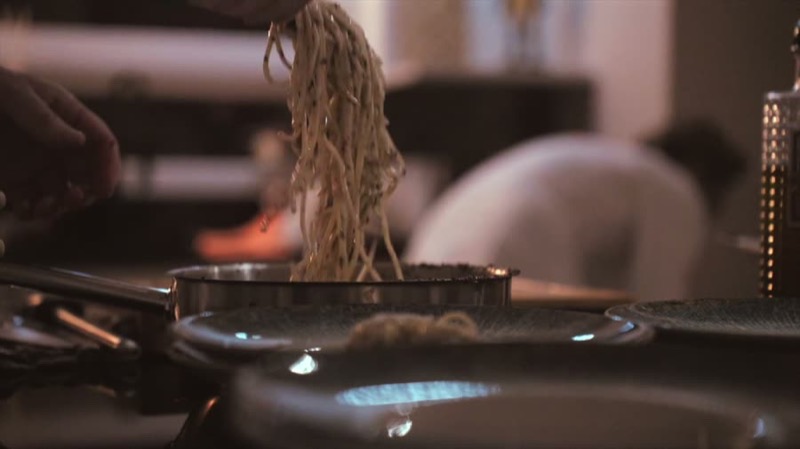 Private Dining bei Theiler Kulinarik: Pasta wird frisch angerichtet
